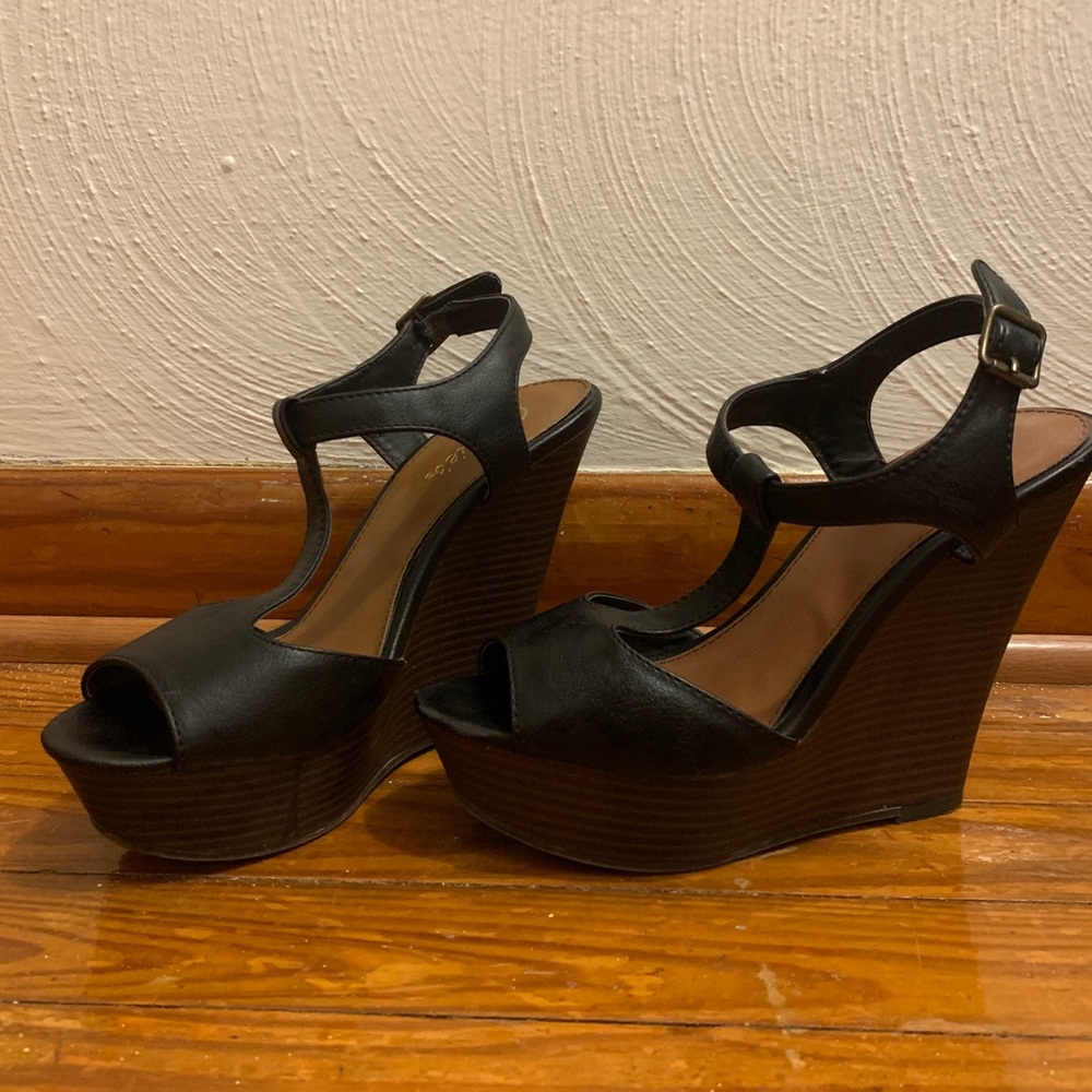 Candie’s wedges